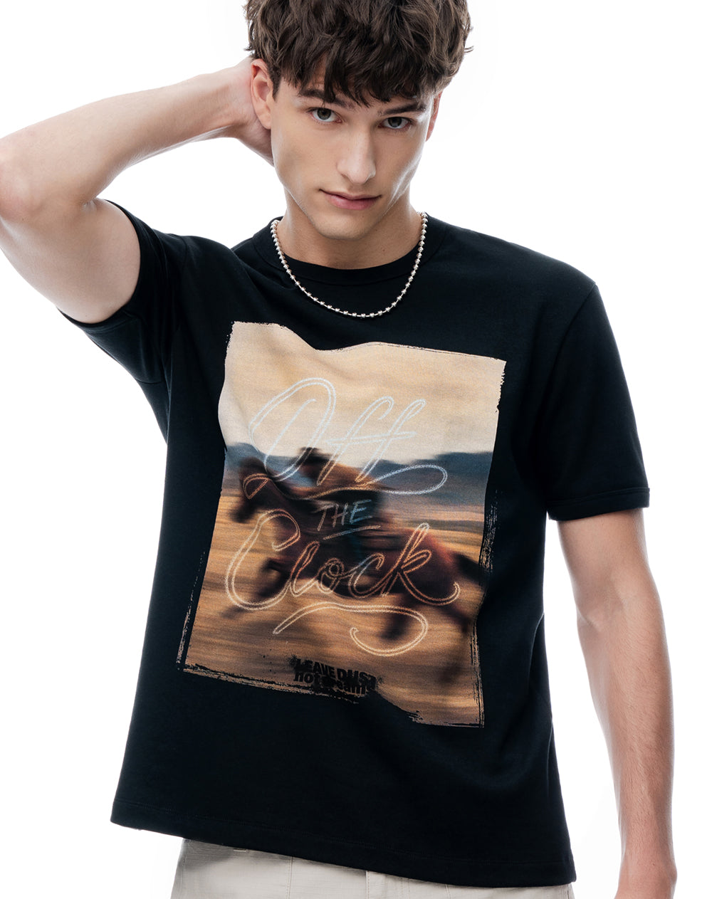 Camiseta regular manga corta negra
