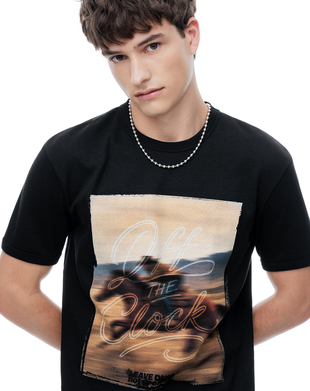 Camiseta regular manga corta negra