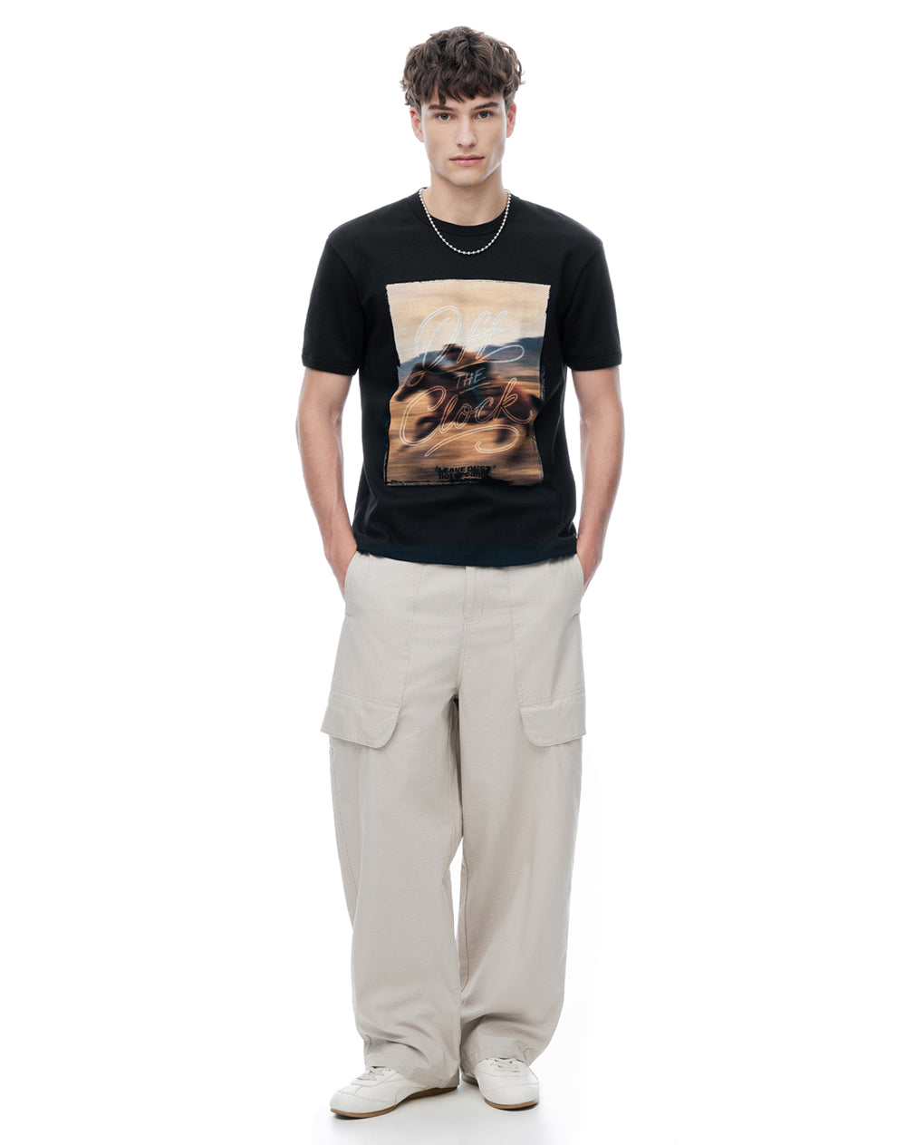 Camiseta regular manga corta negra
