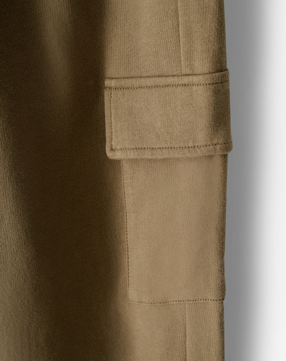 Conjunto pantalon largo camiseta habano