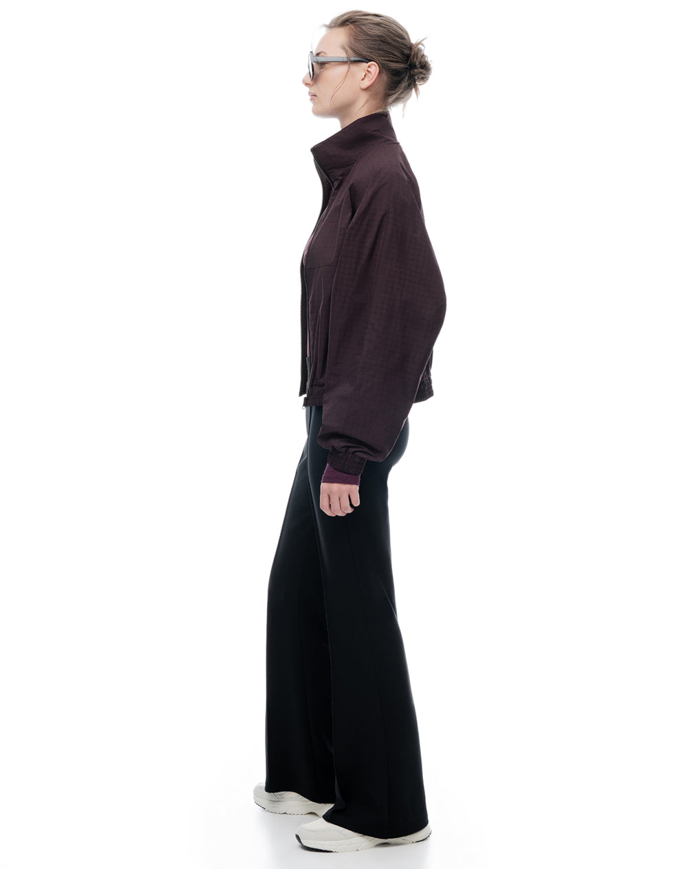 Pantalón tiro medio bota campana negro mujer