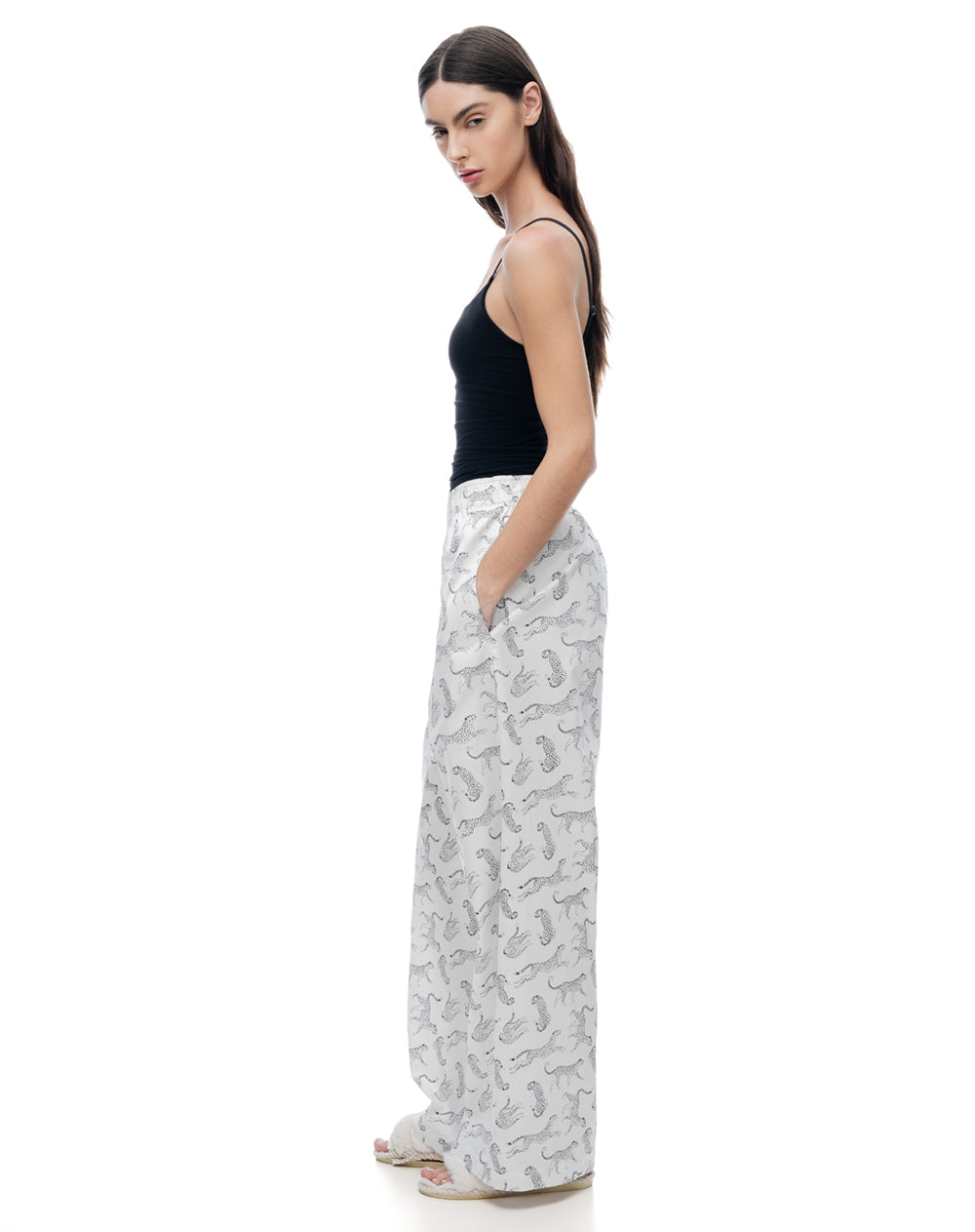 Pantalón regular tiro medio crudo estampado mujer