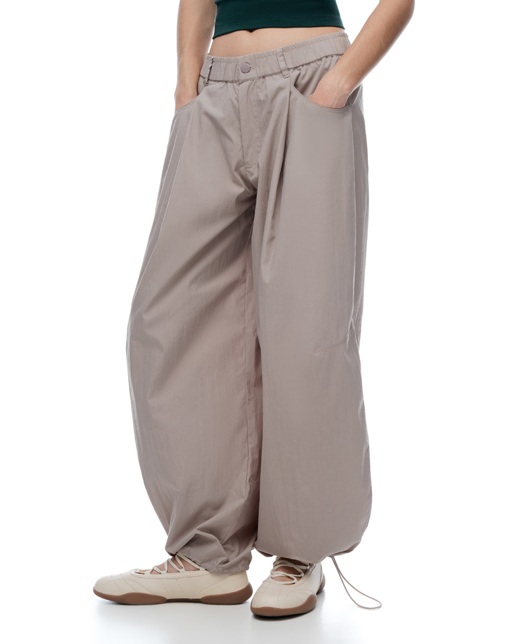 Pantalón baggy tiro medio café mujer