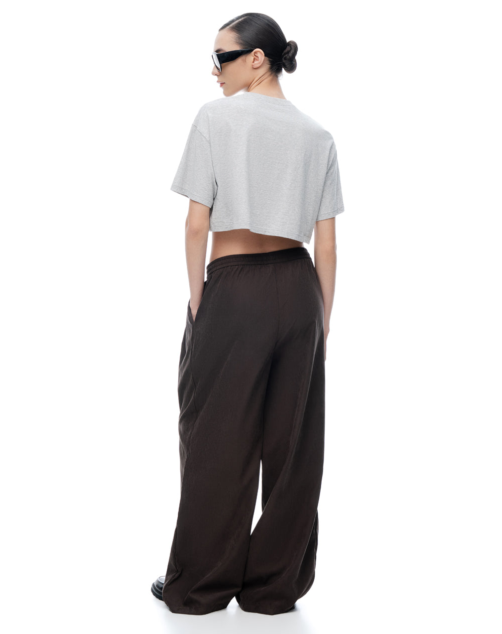 Pantalón relaxed tiro medio chocolate mujer