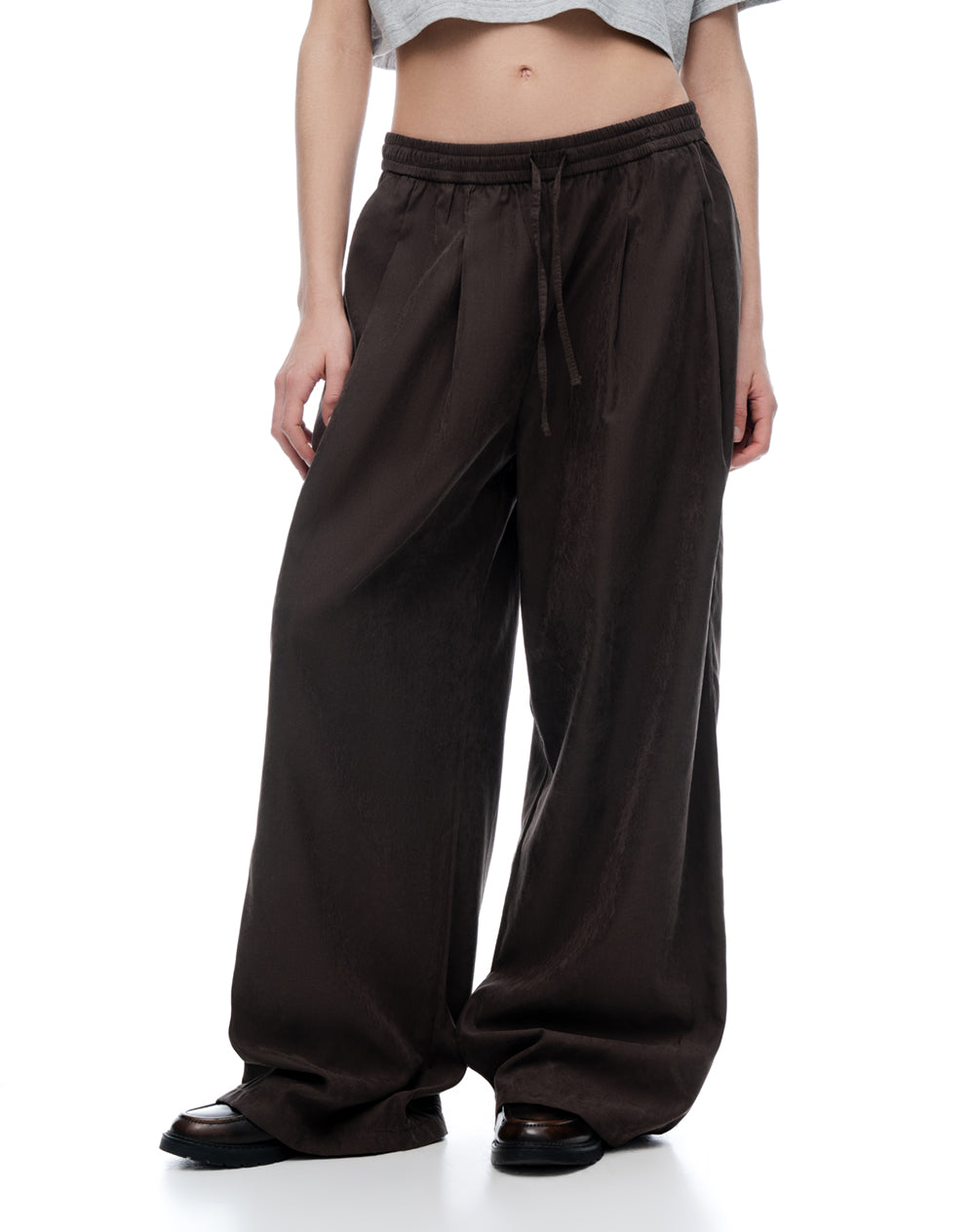 Pantalón relaxed tiro medio chocolate mujer