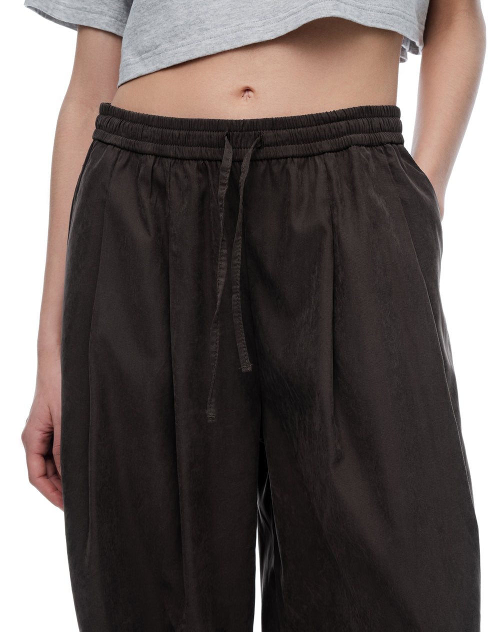 Pantalón relaxed tiro medio chocolate mujer