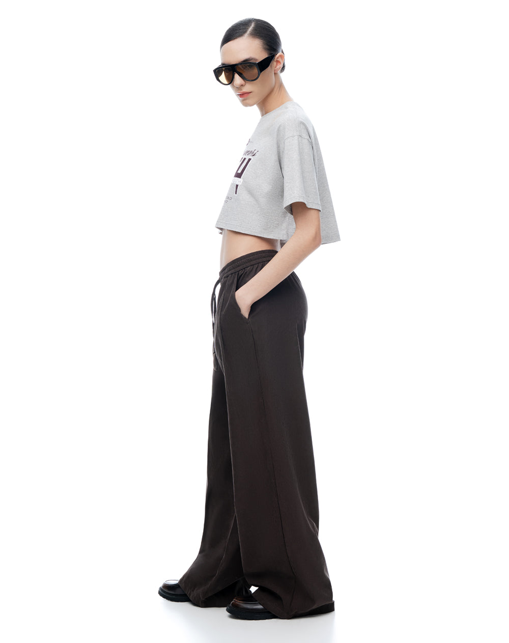 Pantalón relaxed tiro medio chocolate mujer