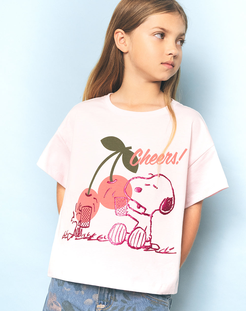 Camiseta regular Snoopy rosada niña