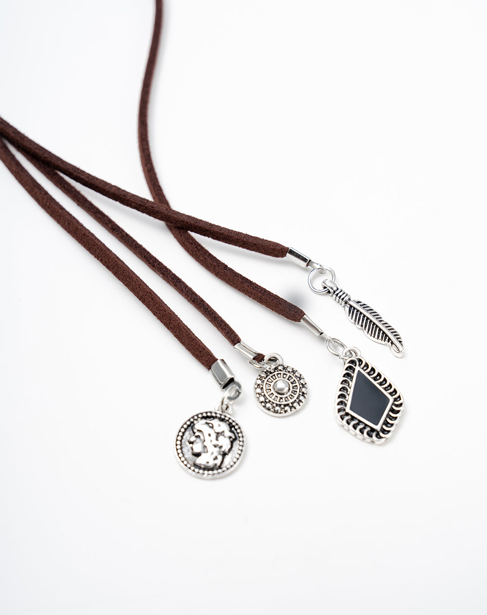 Collar plateado