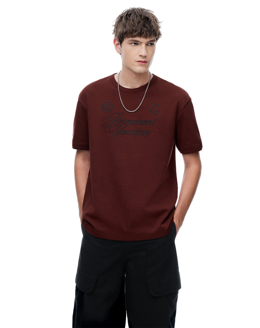 Camiseta regular fit manga corta vinotinto