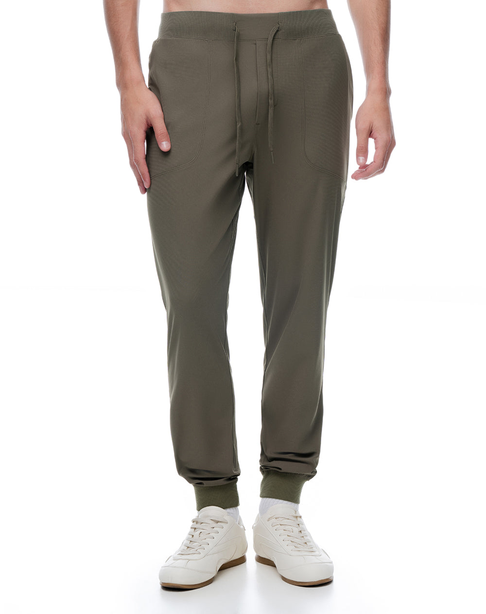 Jogger relaxed tiro medio café hombre