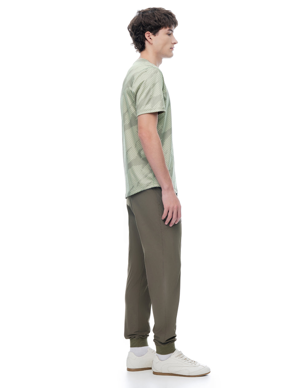 Jogger relaxed tiro medio café hombre