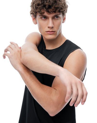 Camisilla deportiva antibacterial negra hombre