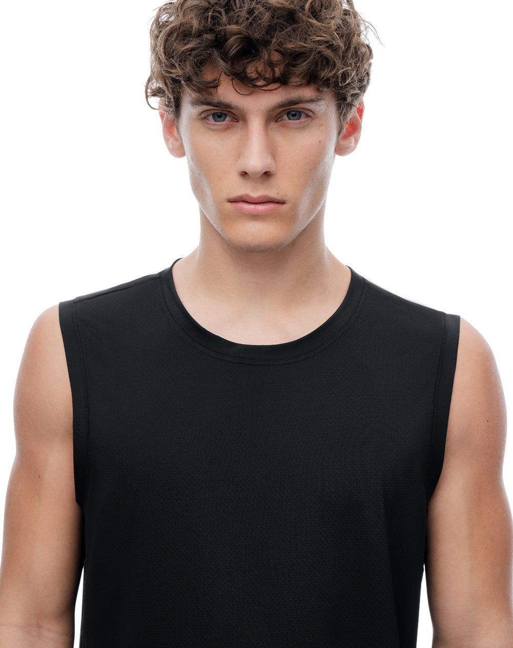 Camisilla deportiva antibacterial negra hombre