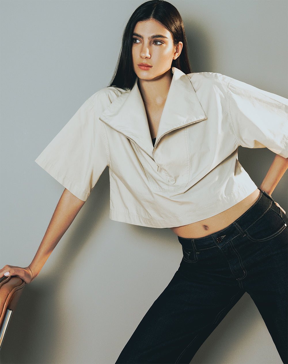 Camisa oversize manga corta cuello alto caqui mujer