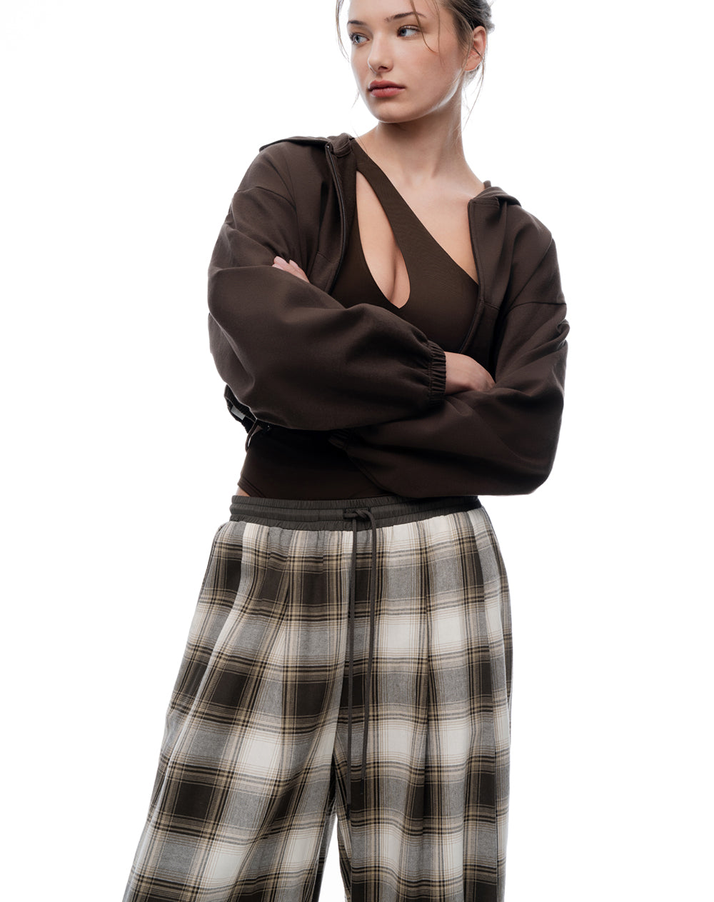 Pantalón tiro medio cuadros mujer