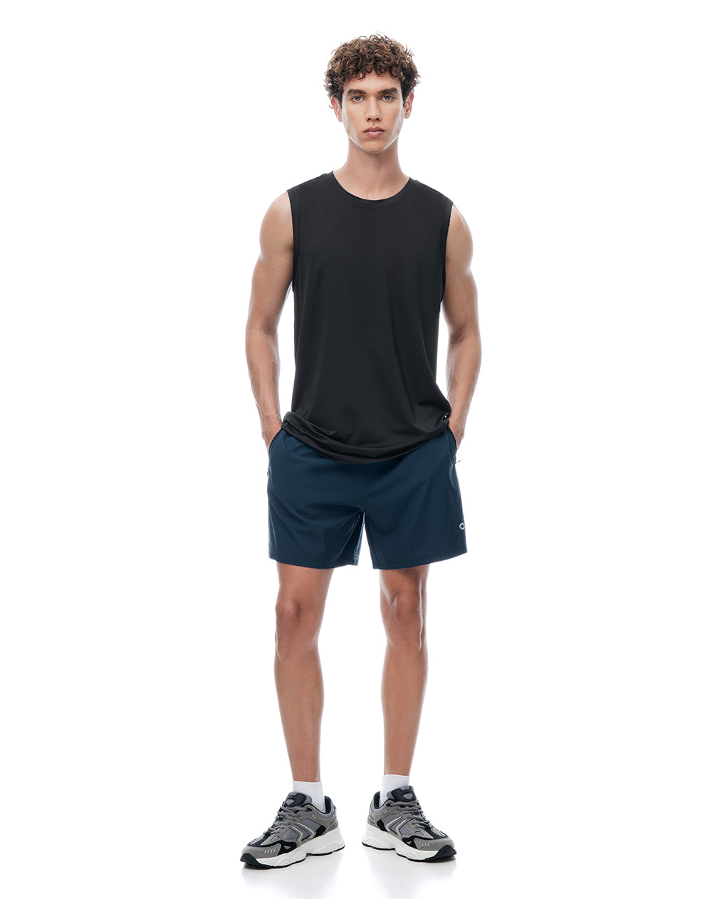 Pantaloneta deportiva azul hombre