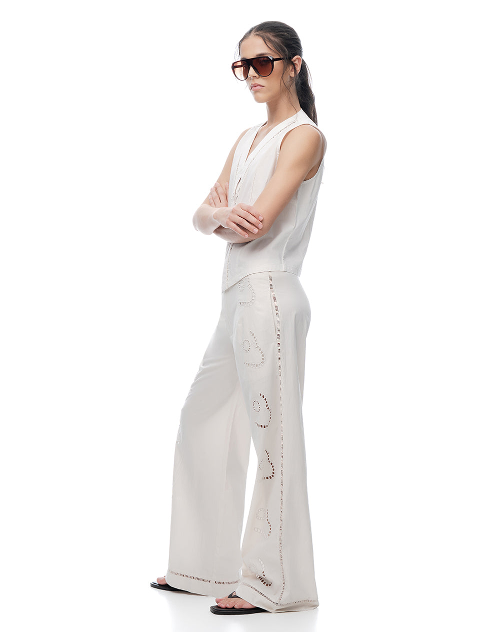 Pantalón regular tiro medio arena mujer