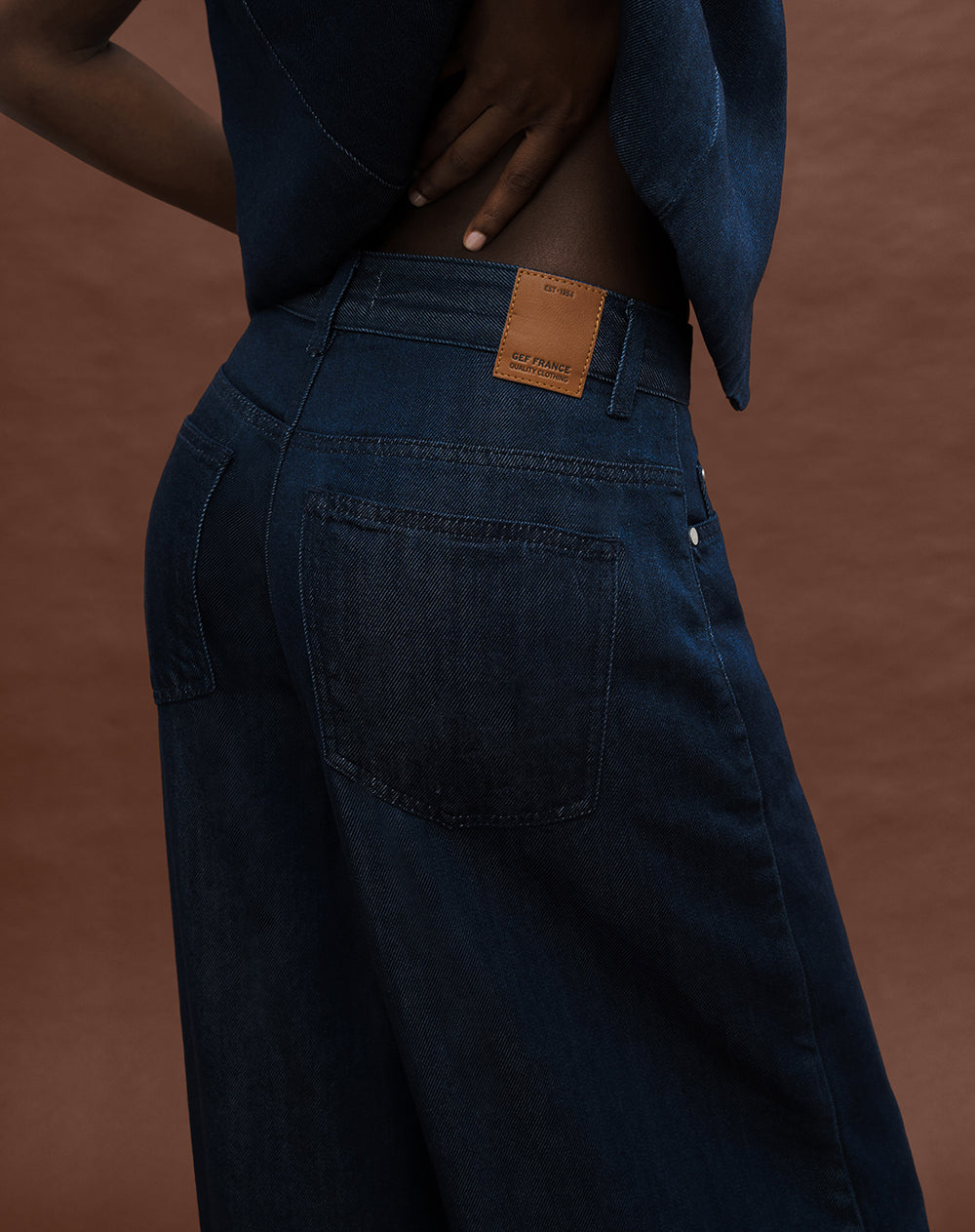 Jean loose fit tiro alto indigo oscuro