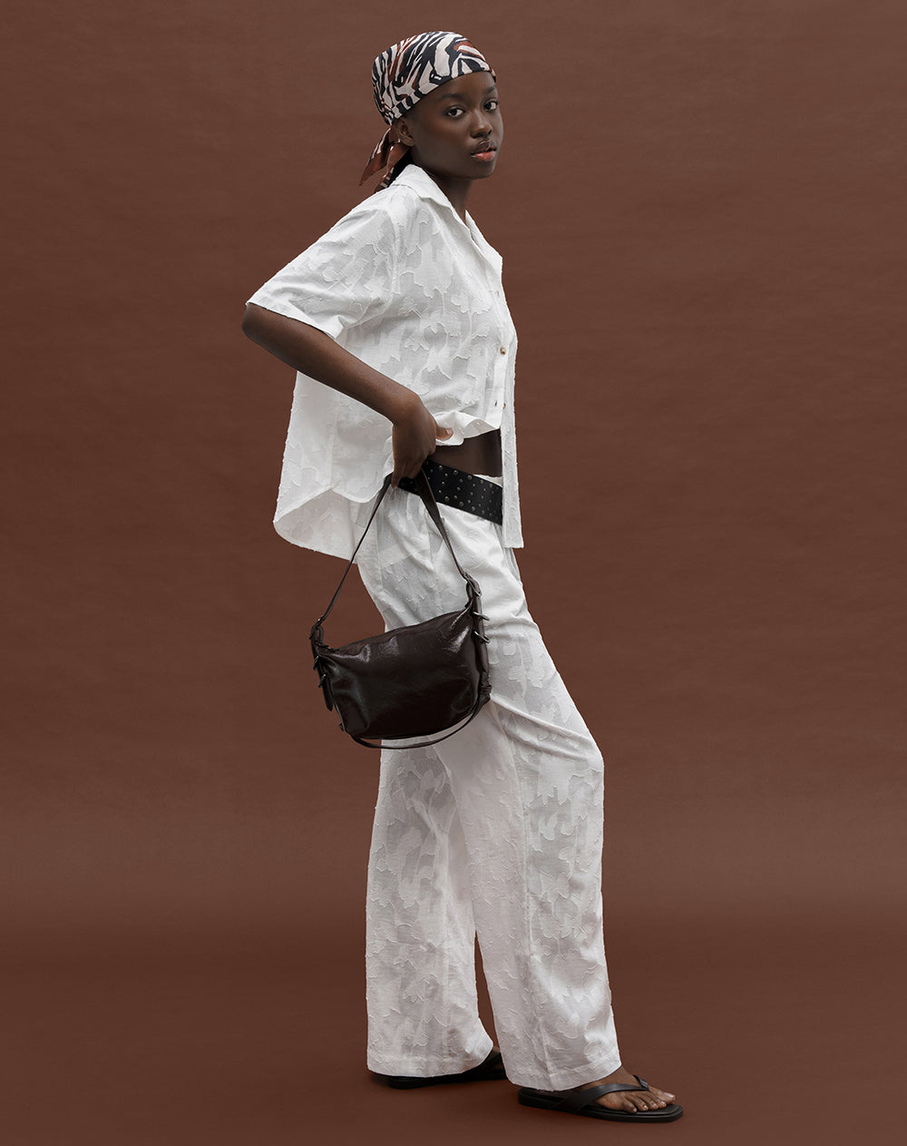 Pantalón wide leg tiro medio algodón con cordón de ajuste habano para mujer