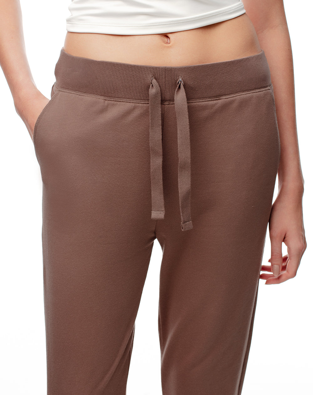 Jogger tiro medio algodón café mujer