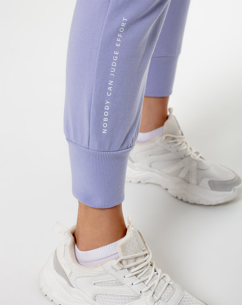 Jogger slim fit tiro medio lavanda