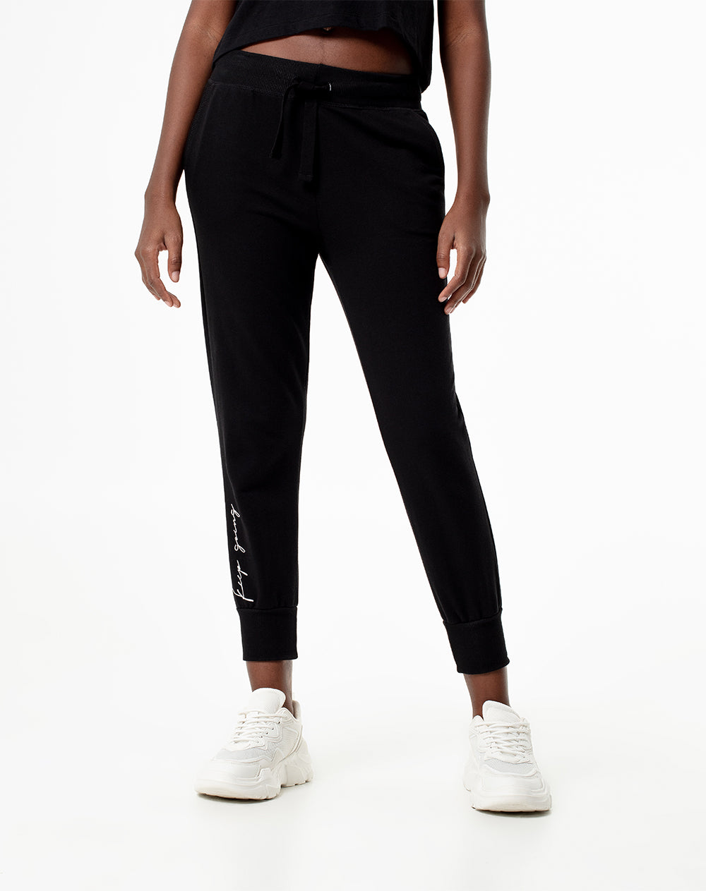 Jogger slim fit tiro medio negro