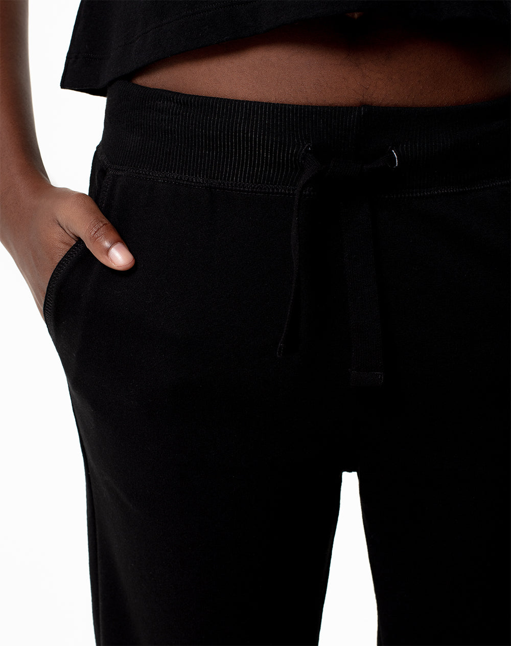 Jogger slim fit tiro medio negro