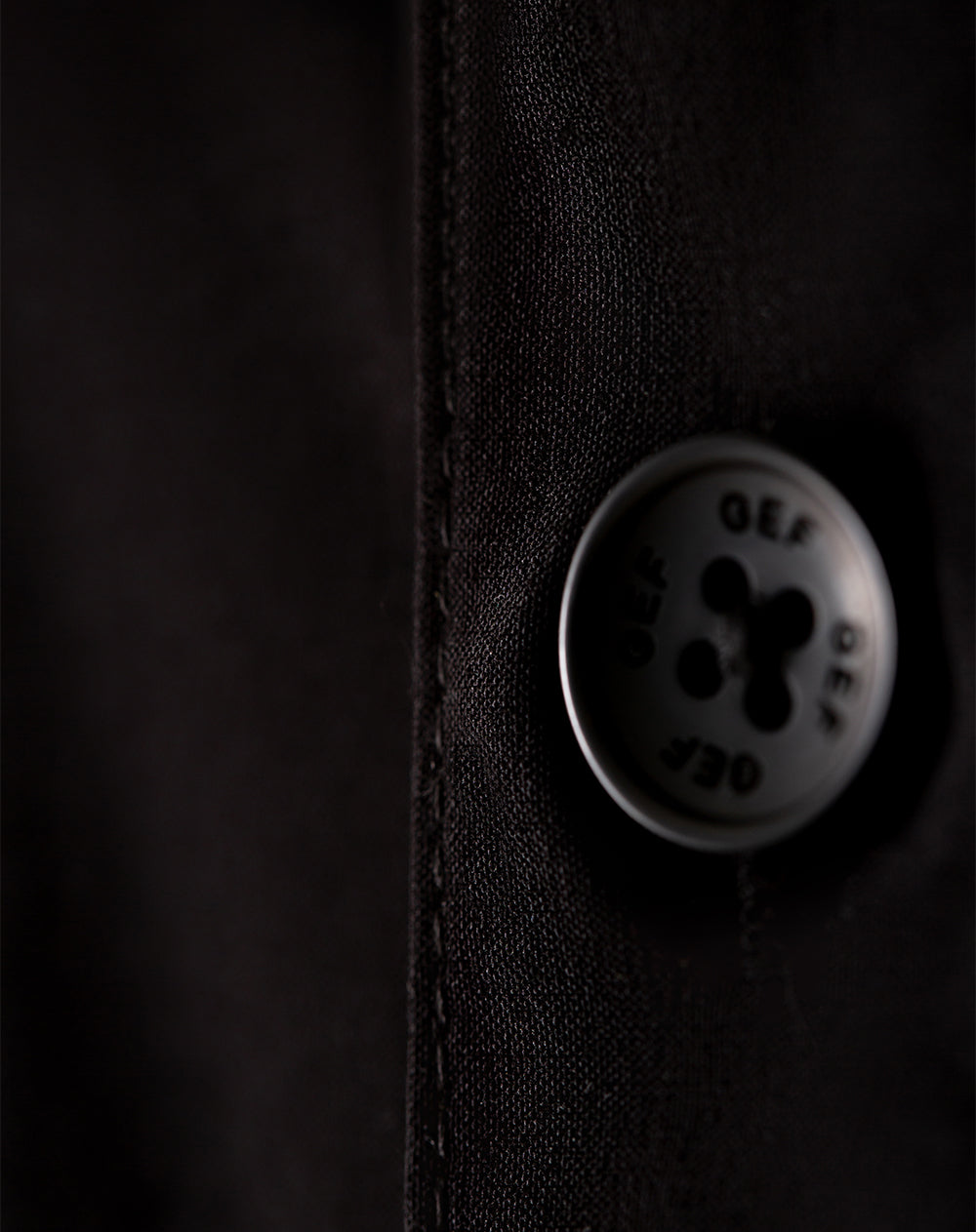 Camisa regular fit manga corta negra