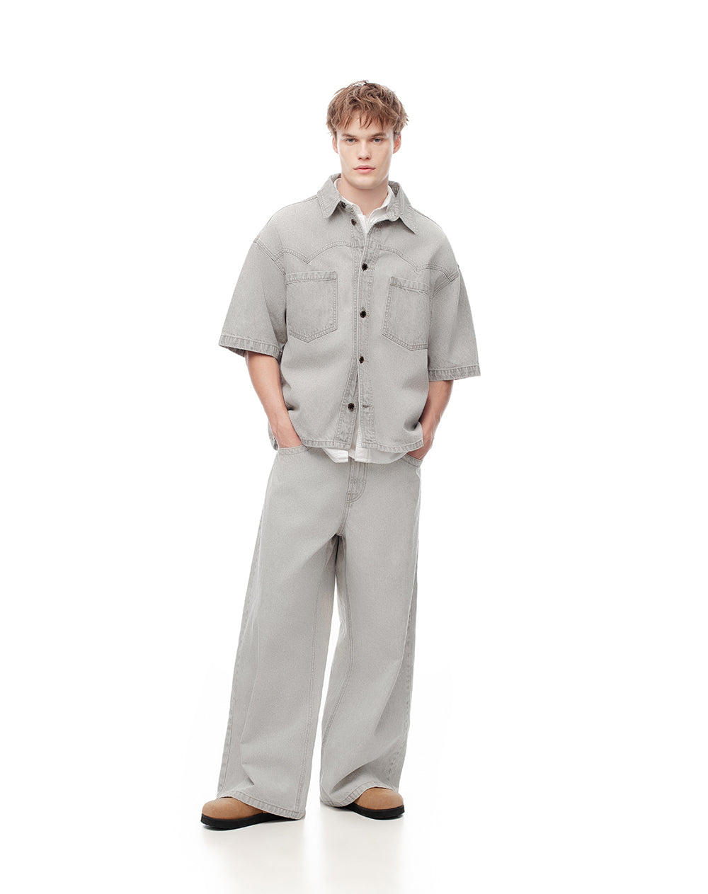 Jean regular fit tiro medio denim gris