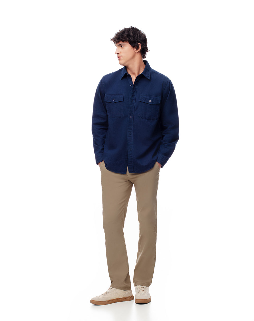 Pantalón regular fit tiro medio khaki