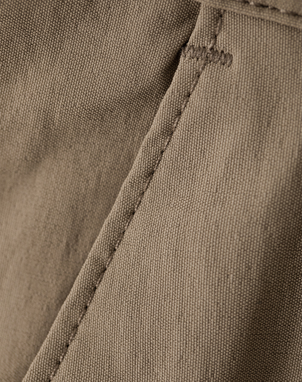 Pantalón regular fit tiro medio khaki