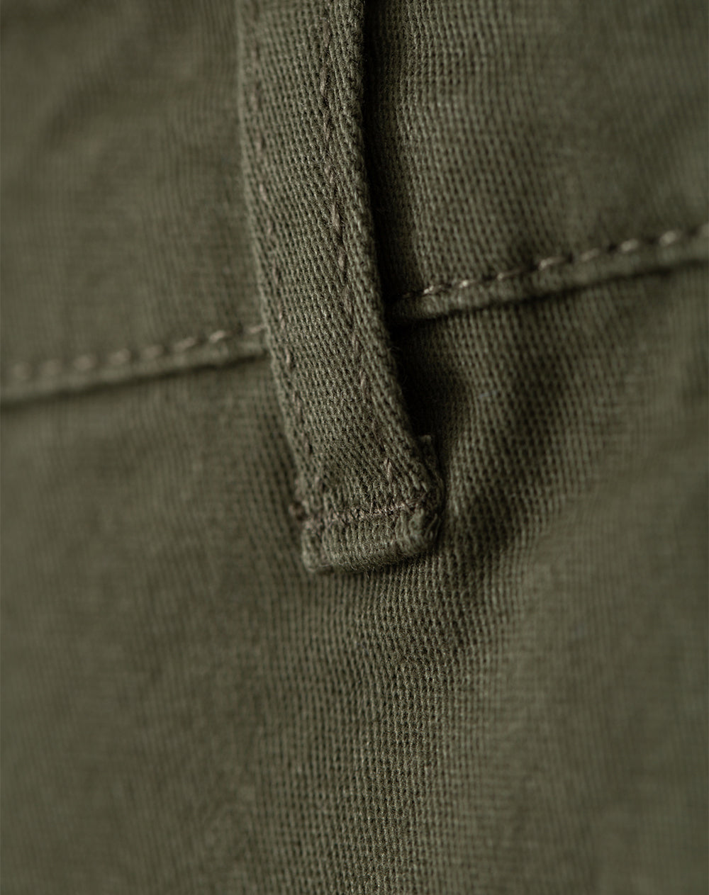 Pantalón slim fit tiro medio verde
