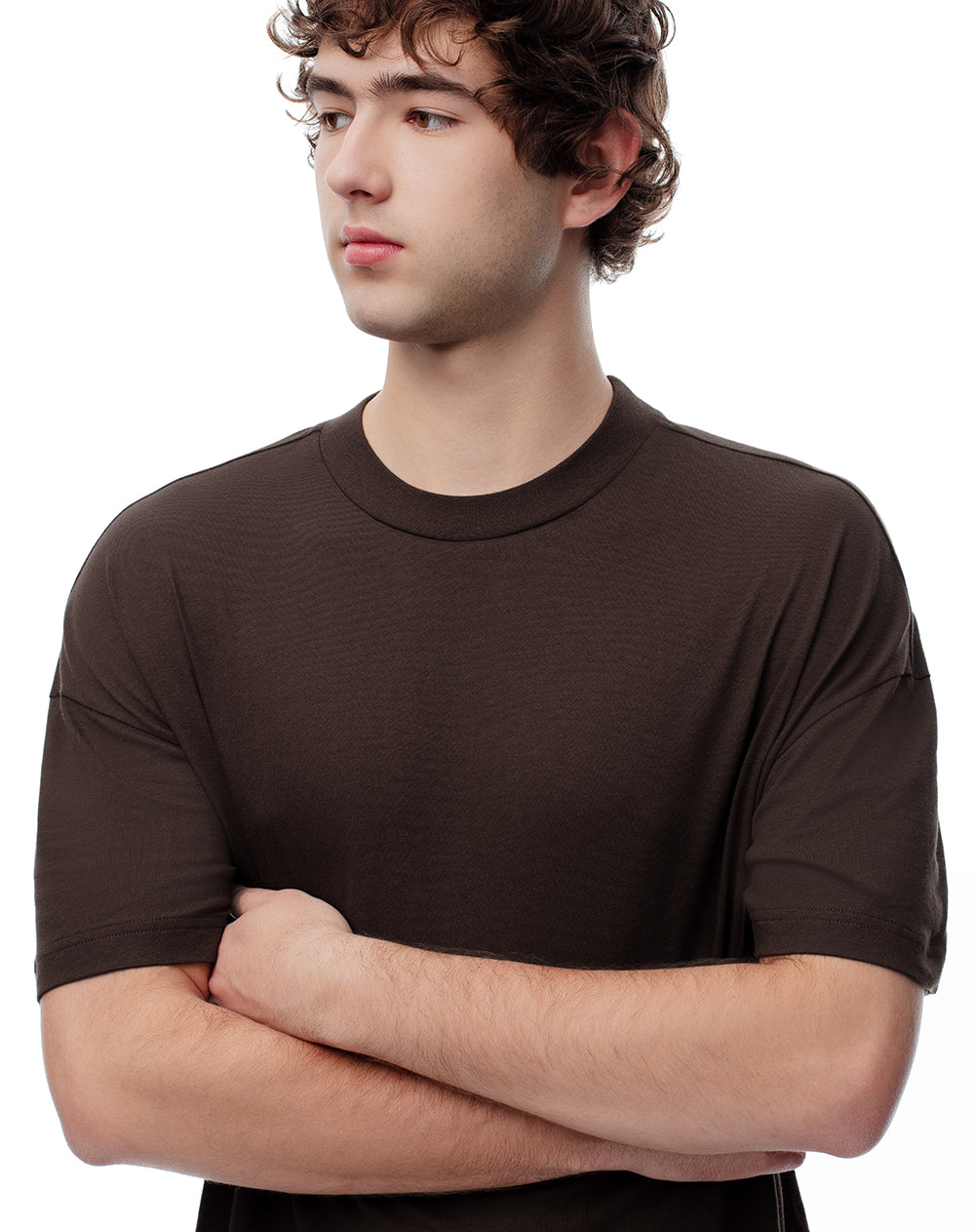 Camiseta regular fit manga corta chocolate