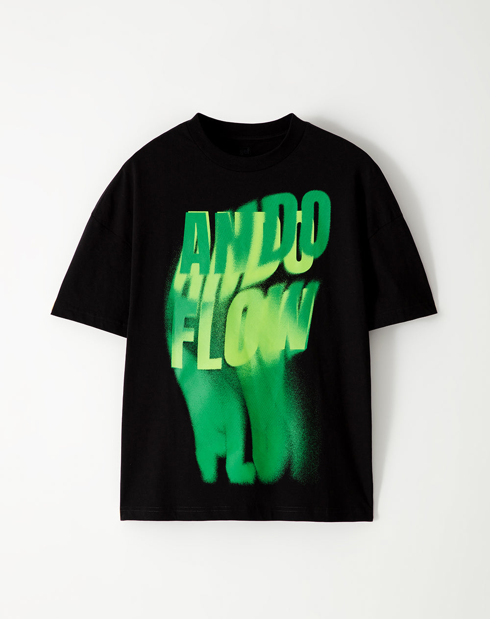Camiseta regular fit manga corta negra