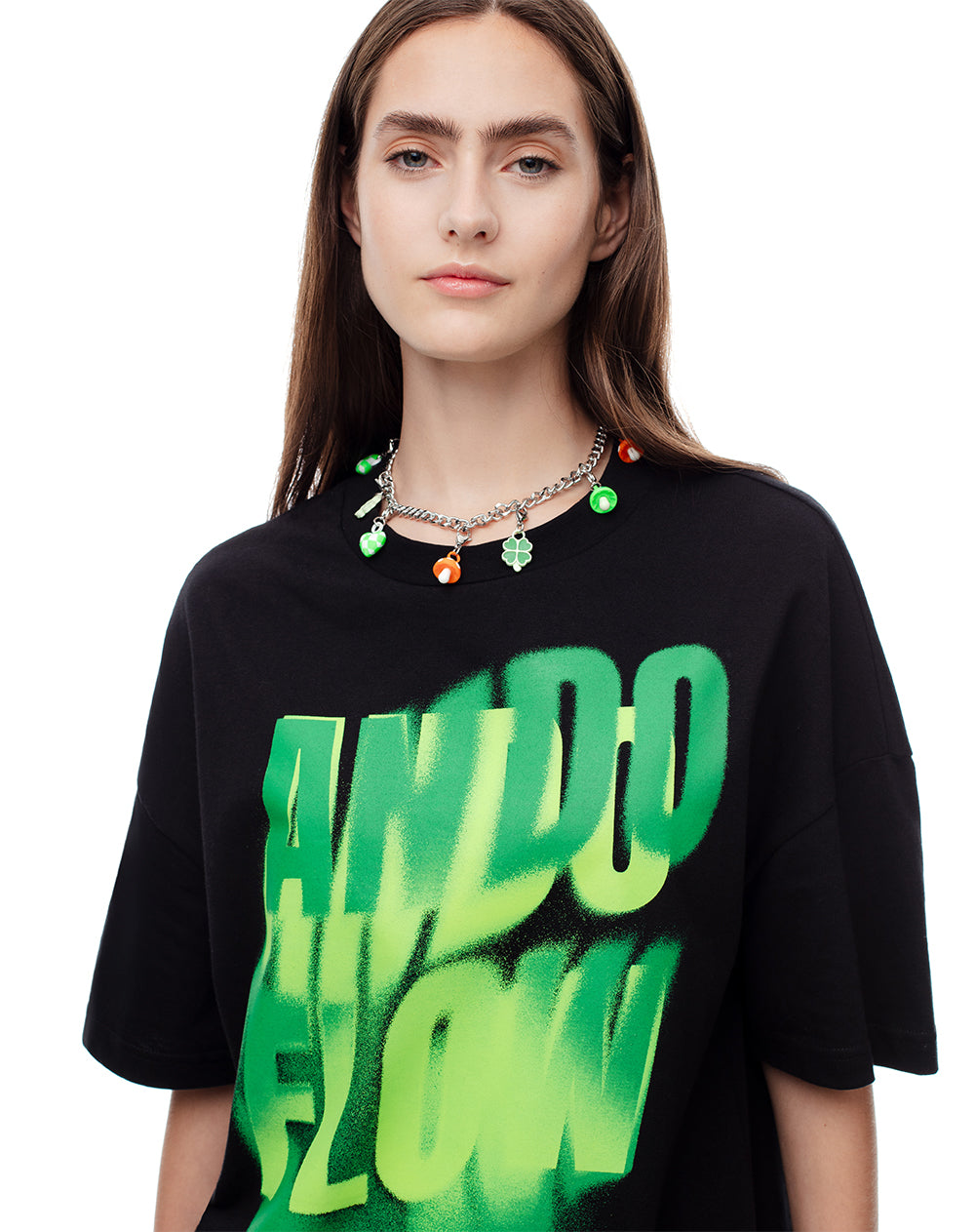 Camiseta regular fit manga corta negra