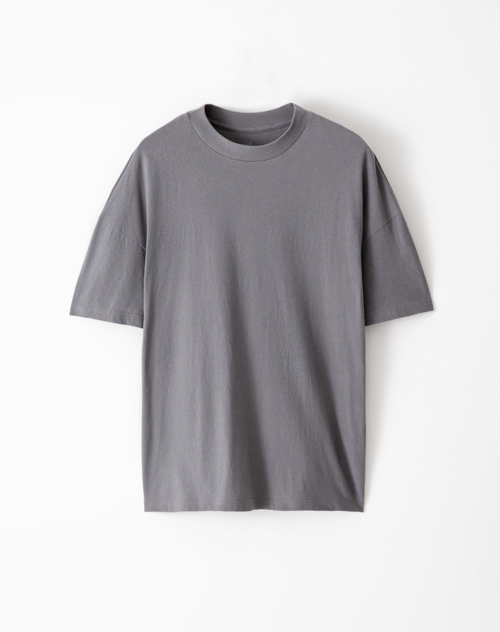 Camiseta regular fit manga corta gris