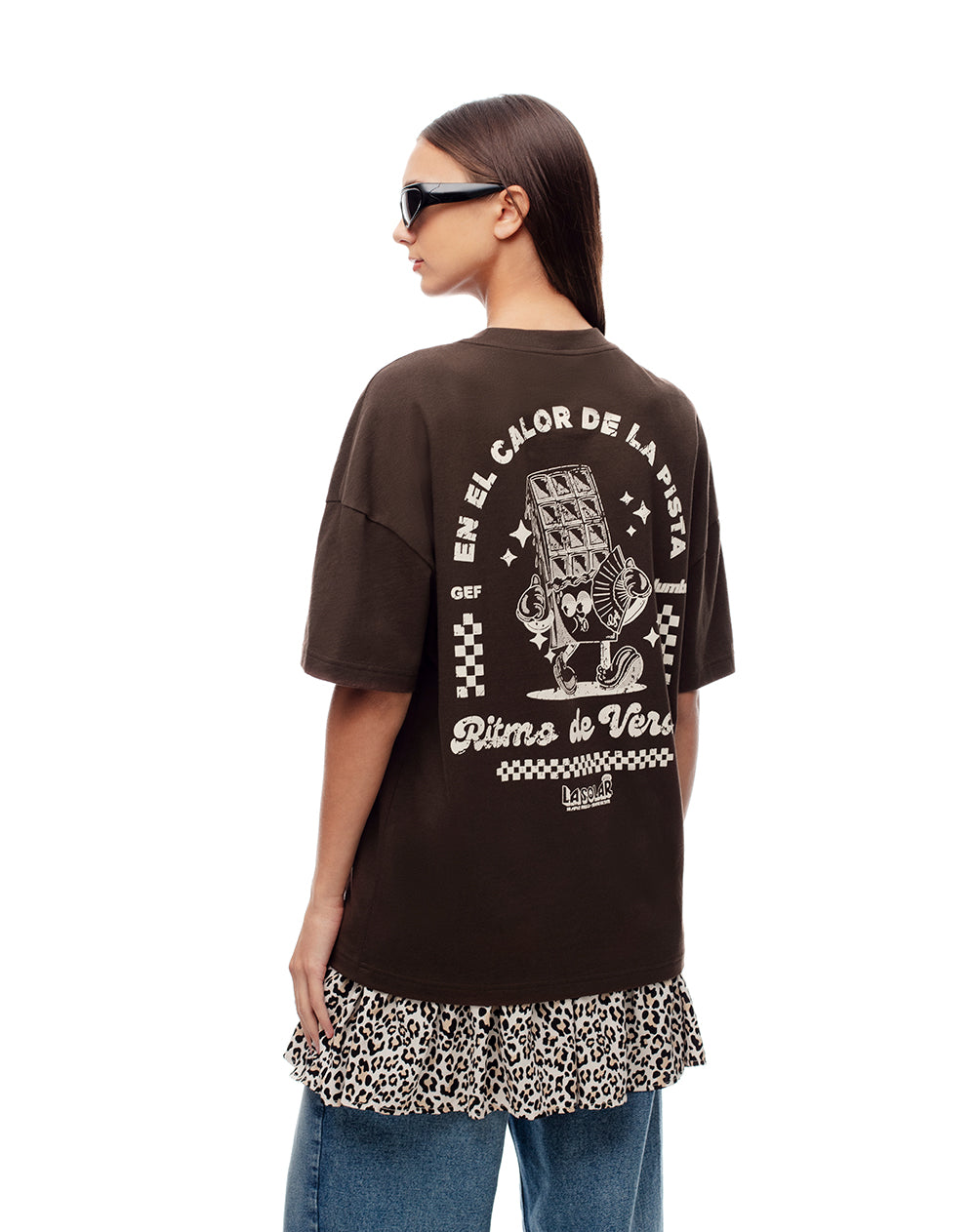 Camiseta regular fit manga corta chocolate