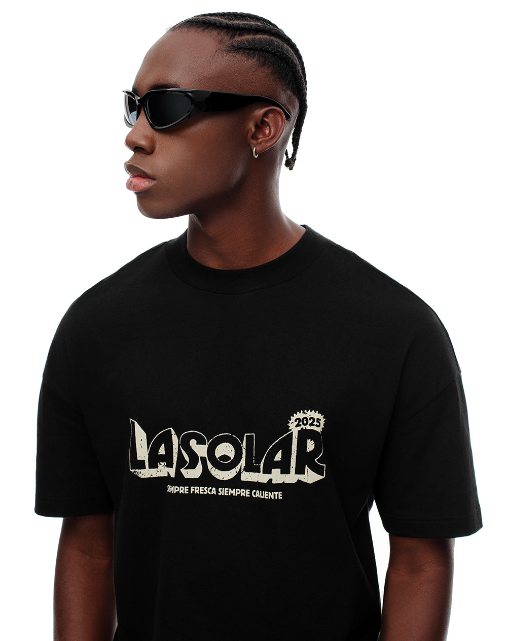 Camiseta regular fit manga corta negra
