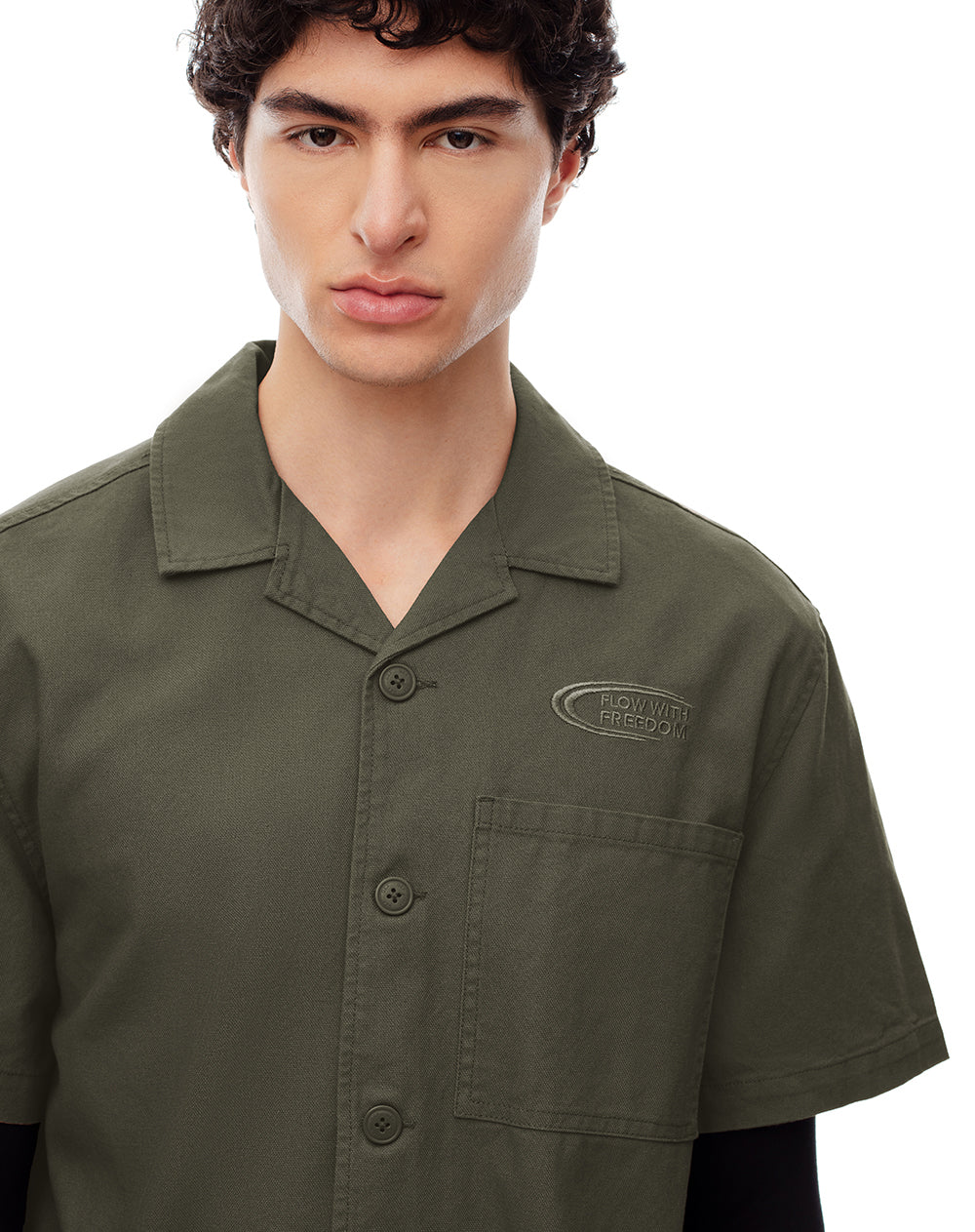Camisa regular fit manga corta café