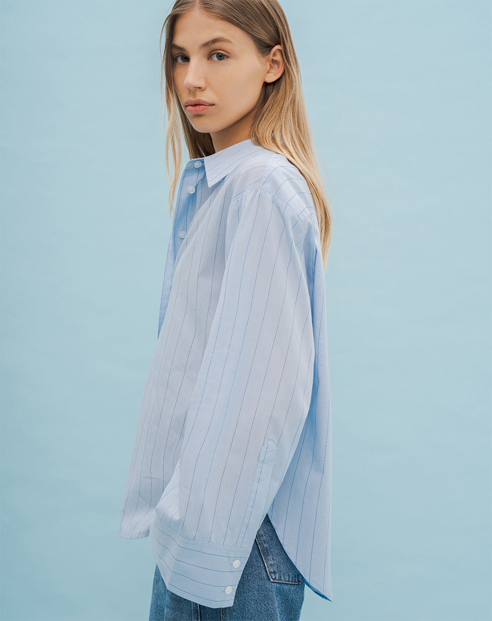 Camisa oversized fit manga larga azul con rayas
