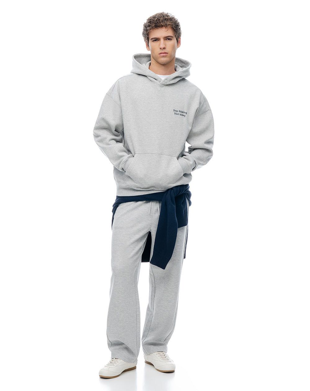 Buzo tipo hoddie gris hombre