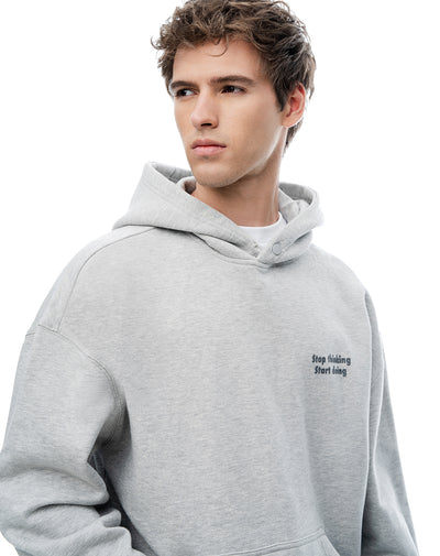 Buzo tipo hoddie gris hombre