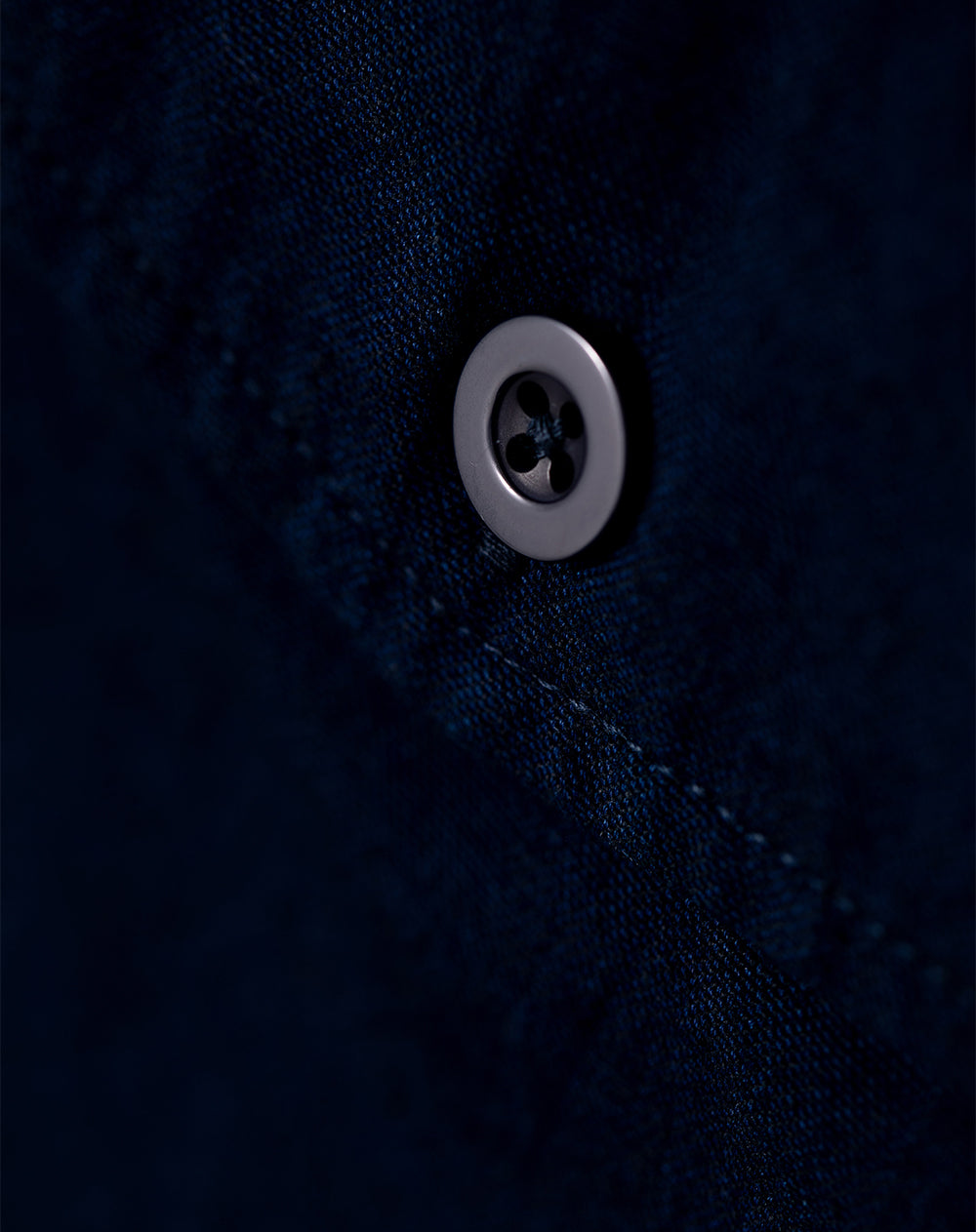 Camisa regular fit manga larga índigo oscuro