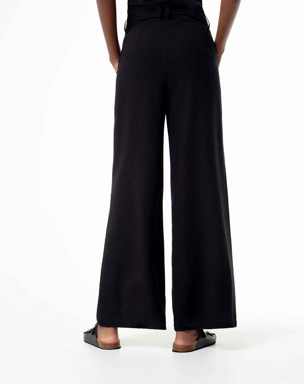 Pantalón loose fit tiro medio negro