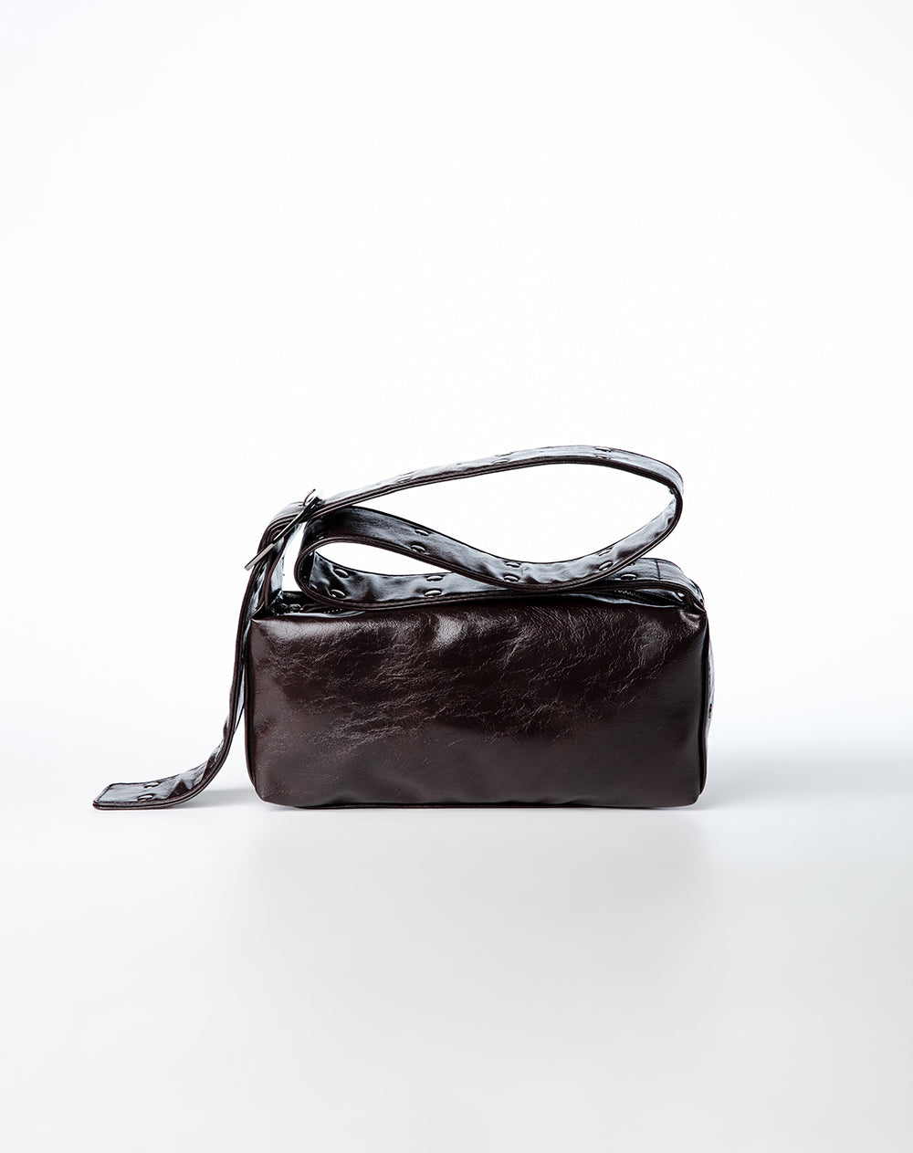 Bolso bandolera charol café mujer