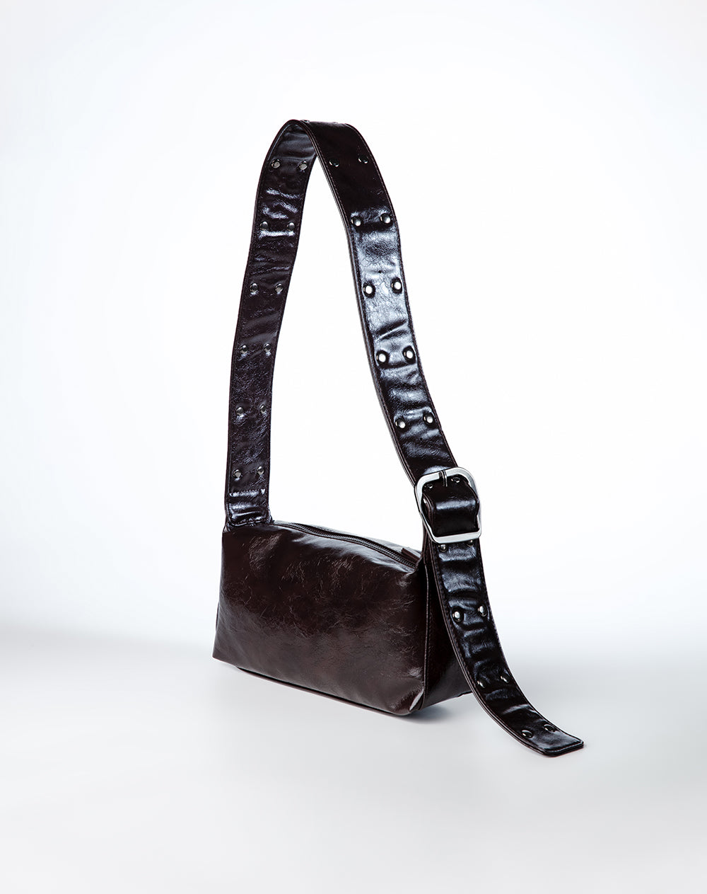 Bolso bandolera charol café mujer