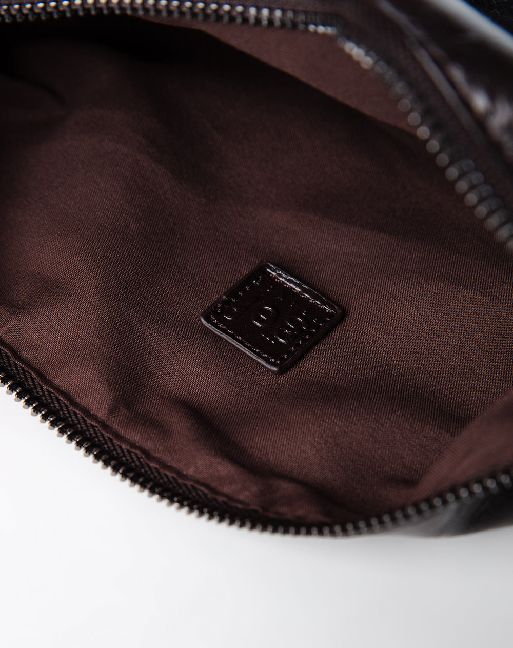 Bolso bandolera charol café mujer