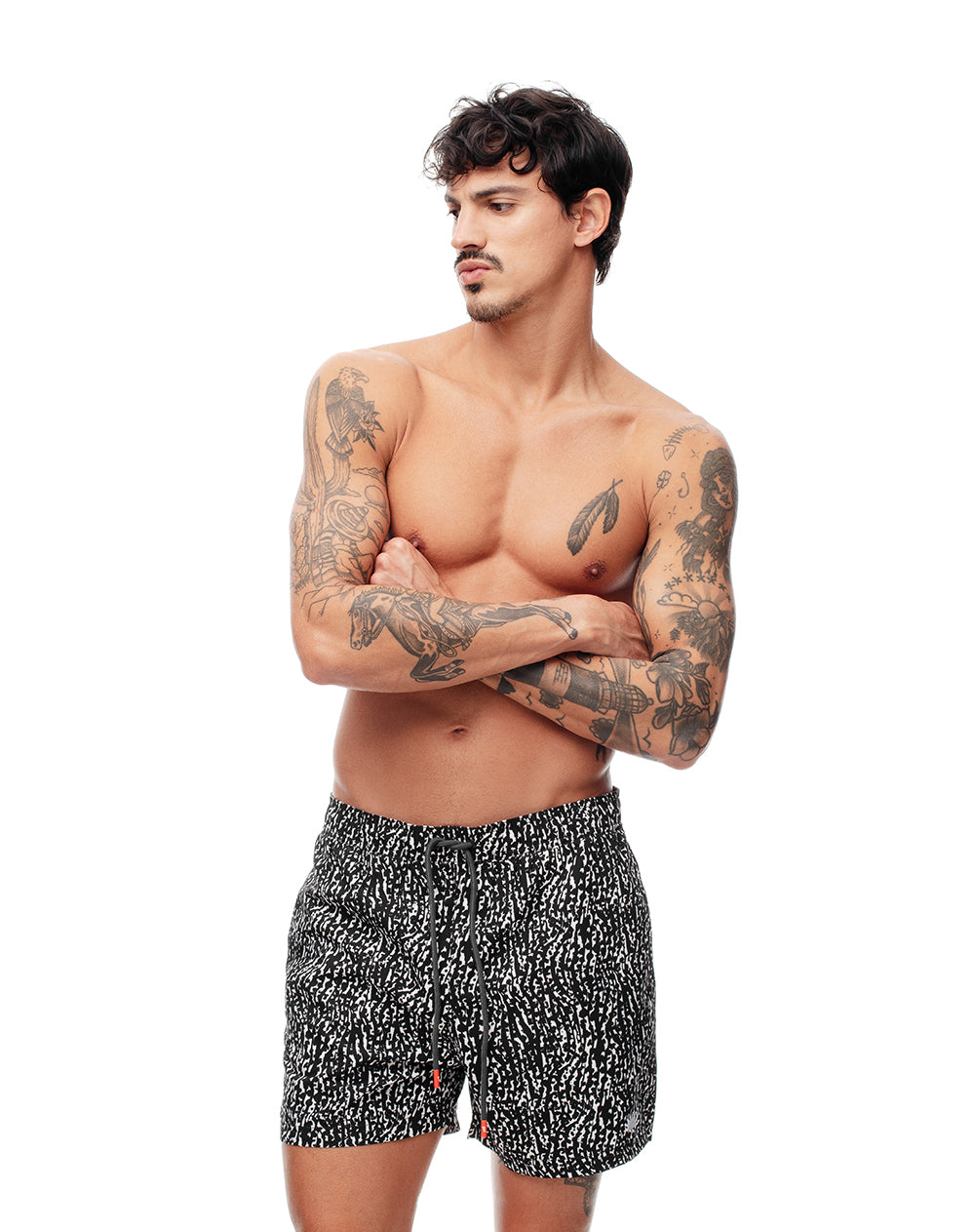 Bermuda negra estampada