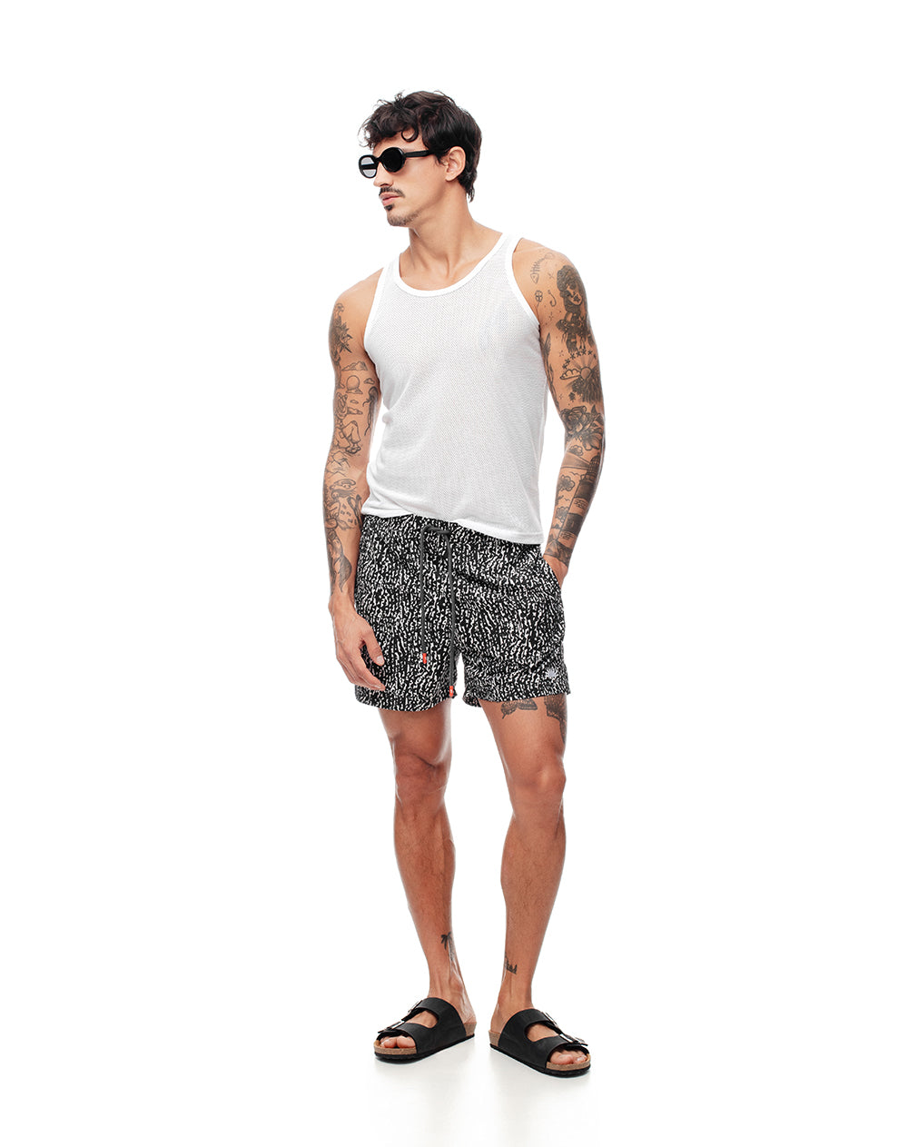 Bermuda negra estampada